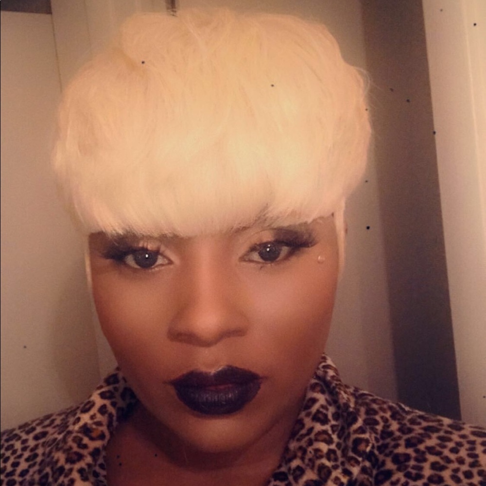 Short wig - Picture 2 of 2